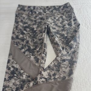 Mono B Abstract Pattern Leggings - Black and Gray